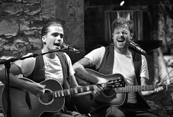 Summer concert in the courtyard of Stachlburg Castle with Since 11