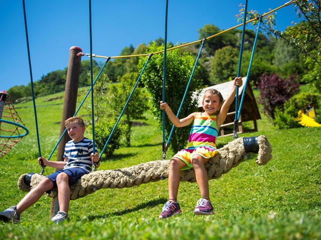 spielplatz-kinder-schaukel-tg-naturns-thomas-gruener-1