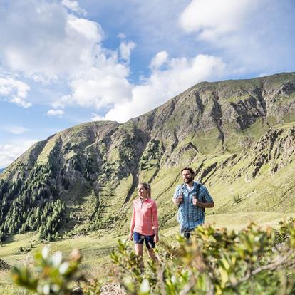 Hiking in cultural landscapes & walking trails