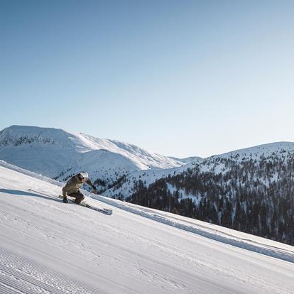 Skiing in the ski resort Meran 2000