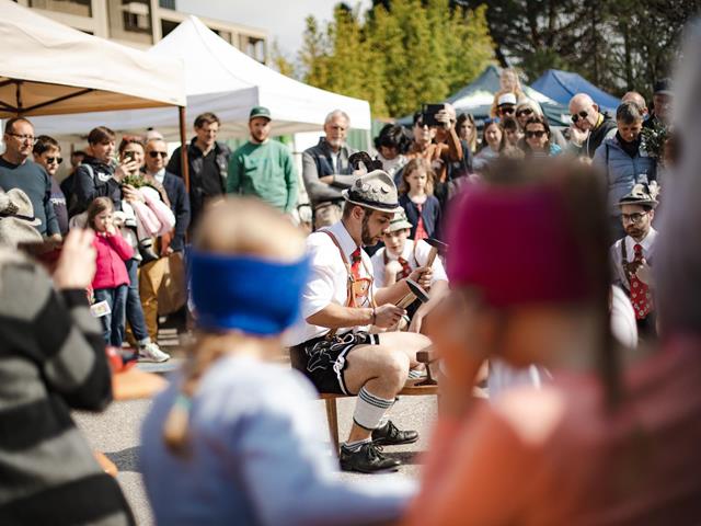 fruehlingsfest-2024-schuhplattler-kinder-tg-naturns-fotostudio-2000-69