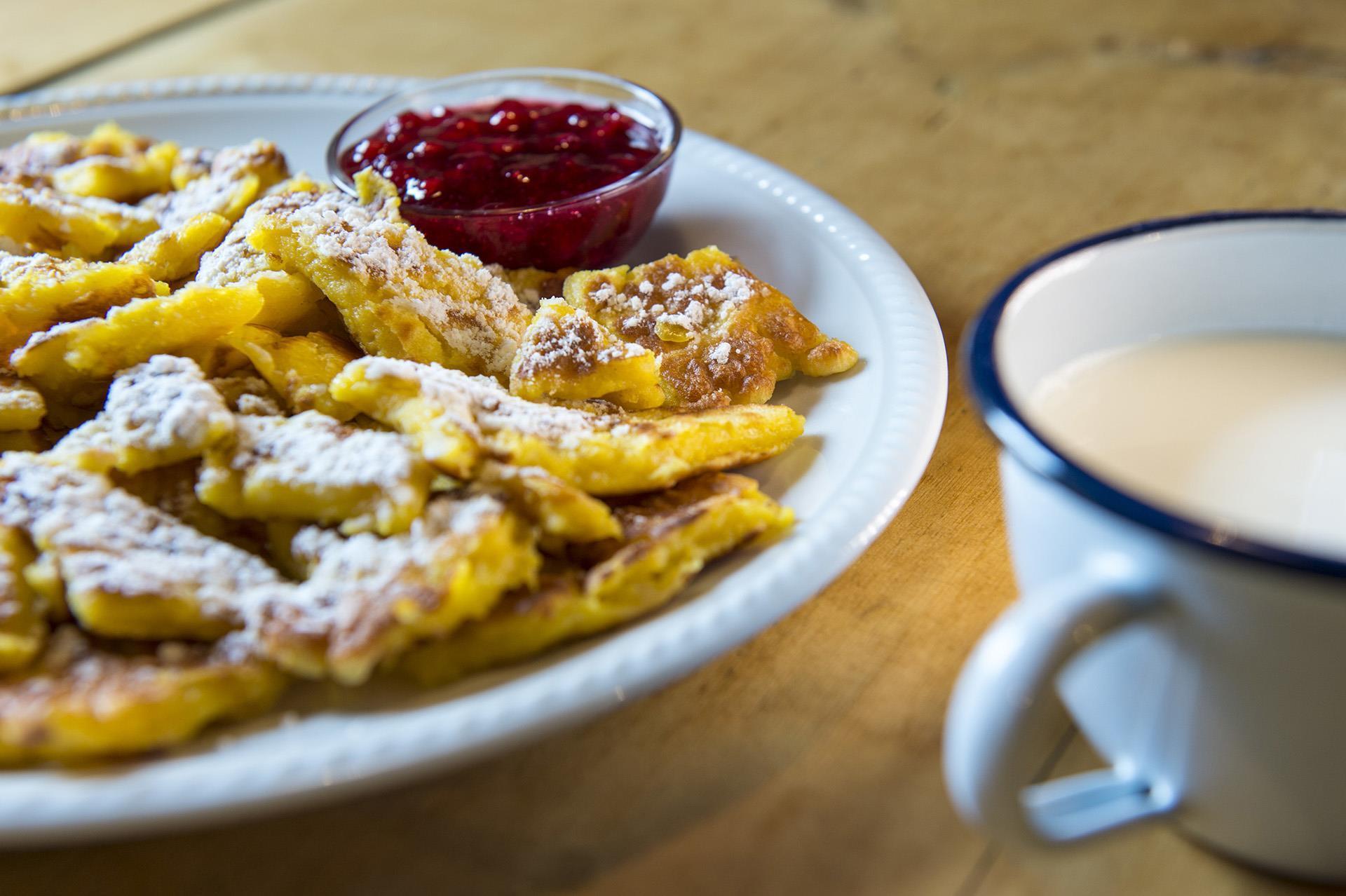 Essen-und-Trinken-Kaiserschmarren-Hafling-Voeran-Meran2000-hr