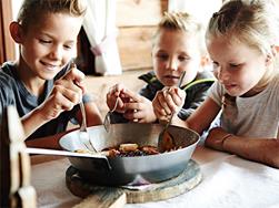 Easy cooking for children: cooking Kaiserschmarrn together