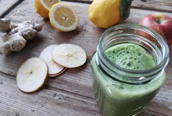 Apple Parsley Green Smoothie